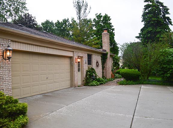 5th image of 5565 Folkstone Dr