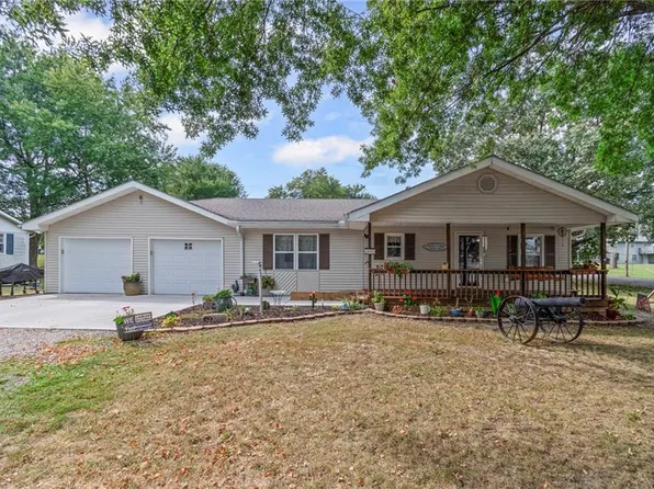 102 S East St, Cameron, MO 64429