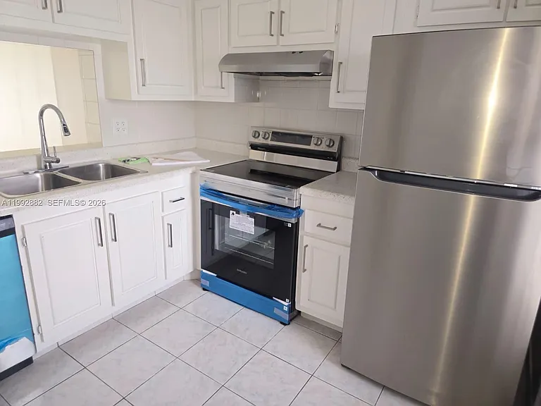 320 NE 12th Ave #703 — Photo 9
