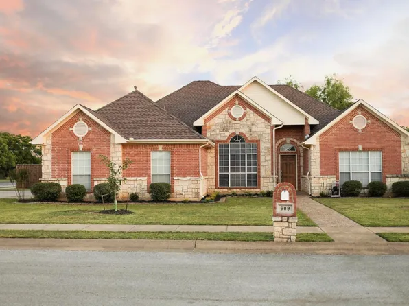 609 Acorn St, Pilot Point, TX 76258