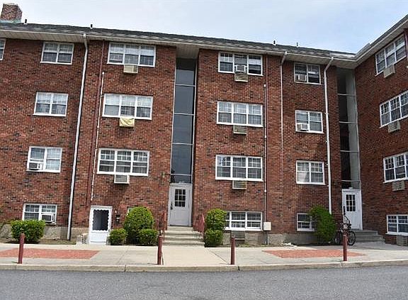 3rd image of 140 Grace Church St APT L3