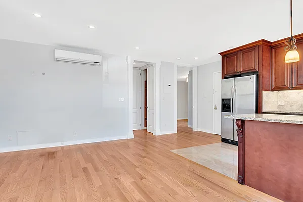 Sold by Bond New York | media 32