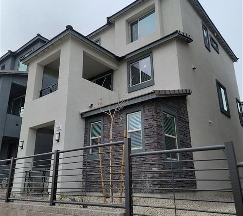 1st image of 1458 Whistling Kite St