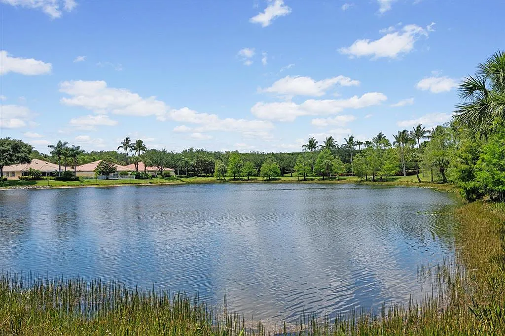 5 bed, 2700 sqft, $9,000 — Photo 4