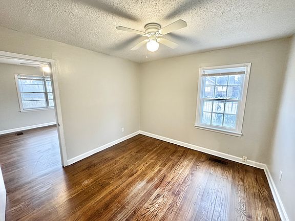 5th image of 2914 Hoskins Dr