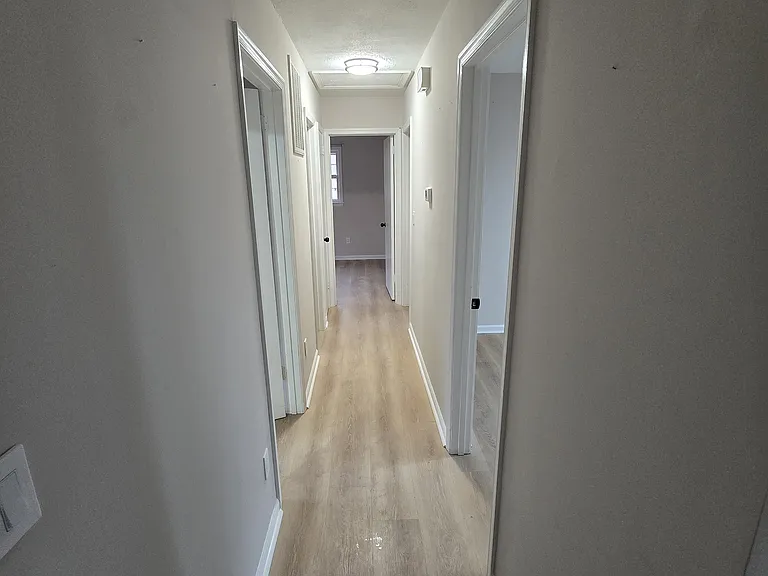 812 Holmes St — Photo 9