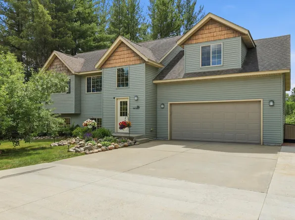 114 7th St SE, Menahga, MN 56464