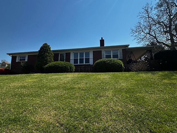 4th image of 169 Oxford Cir