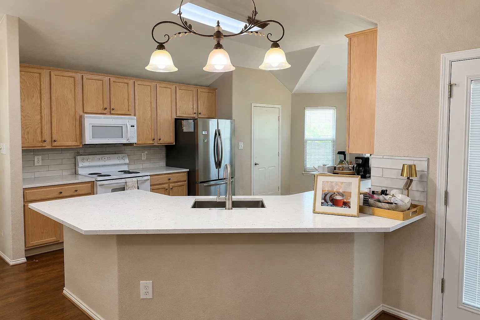 3 bed, 1578 sqft, $2,200 — Photo 3