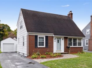 135 Montclair Dr, Rochester, NY 14617