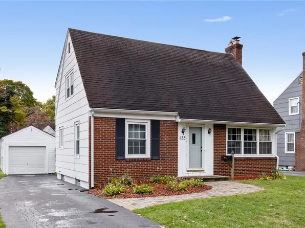 135 Montclair Dr, Rochester, NY 14617