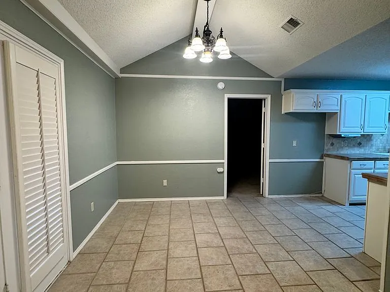 7712 Grover Ave — Photo 9