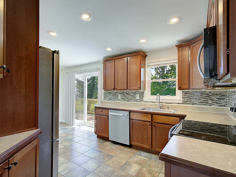 6417 Kaine Dr — Photo 6
