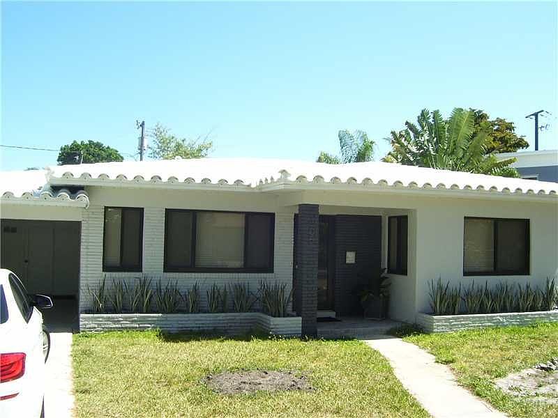 1st image of 305 NE 20th St