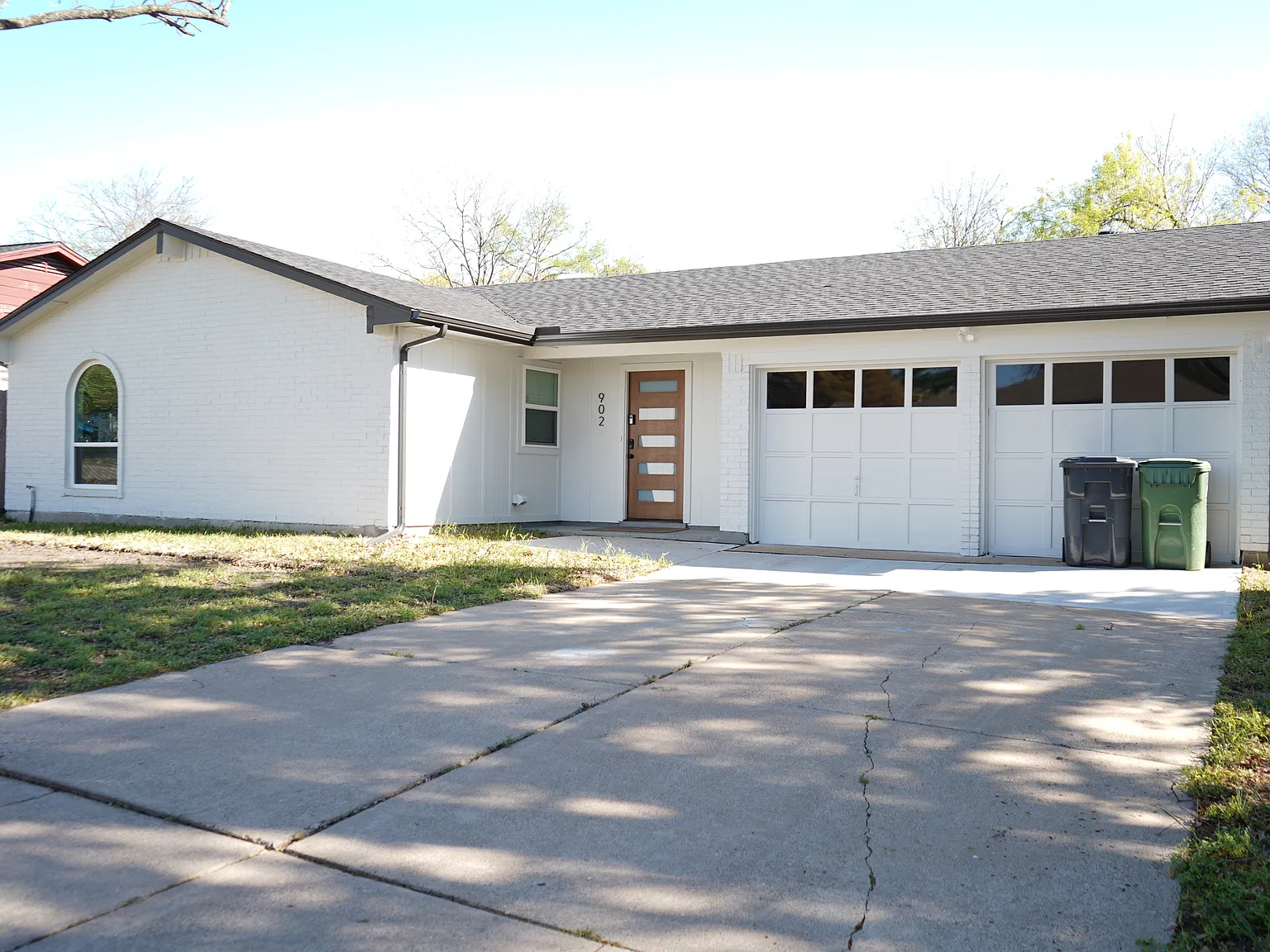 902 Warrington Ct — Photo 1