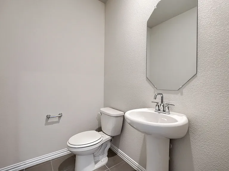 906 Jennie St — Photo 20