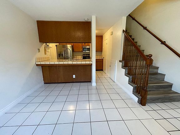 3rd image of 2516 Home Crest Dr