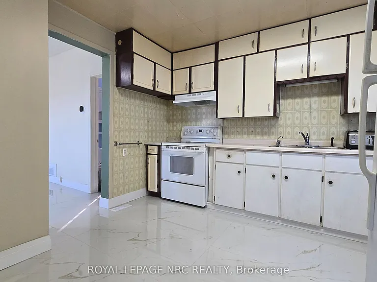 4425 Hiram St — Photo 26
