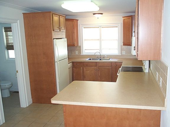 3rd image of 527 W Thames St Unit 27