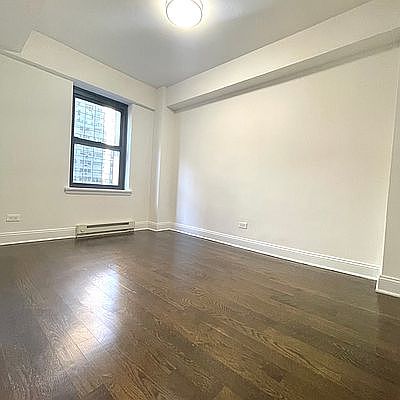 3rd image of 157 E 57th St APT 9E