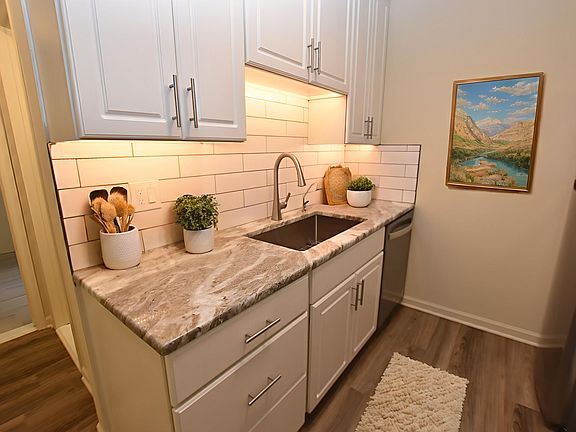 Updated kitchen, with all appliances and filtered drinking water on demand