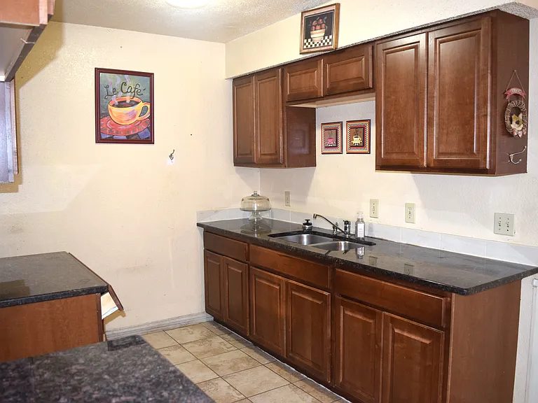 1806 Family Cir — Photo 15