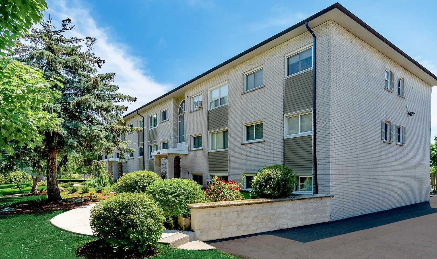 Parkland Apartments — Photo 1