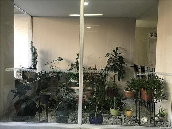 4th image of 2385 Barker Ave APT 1E
