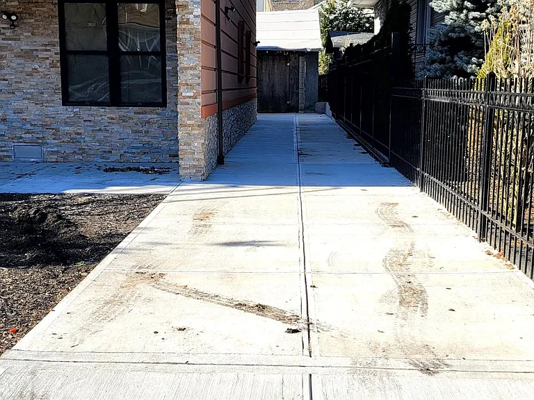 140 Amherst St #1 — Photo 13