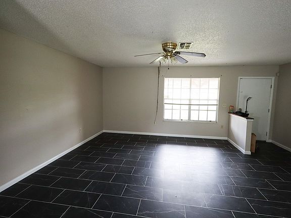 4th image of 66 Silver Ln