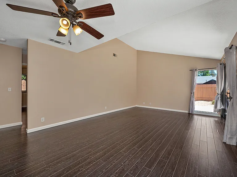 720 Donovan Ct — Photo 34
