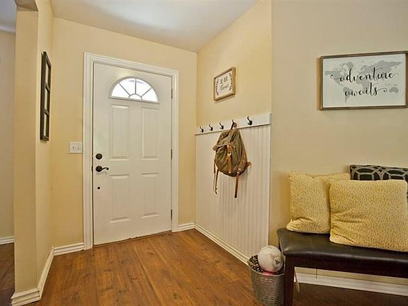 3rd image of 27 Radcliffe Dr