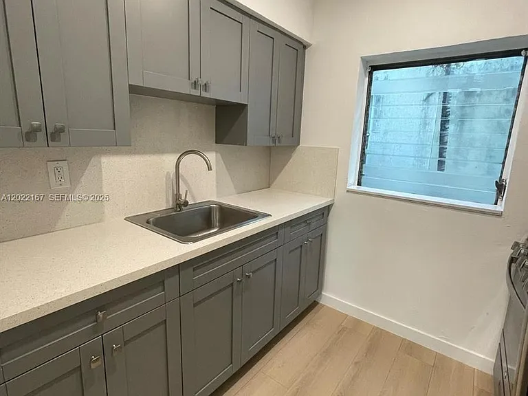 544 Michigan Ave #10 — Photo 7