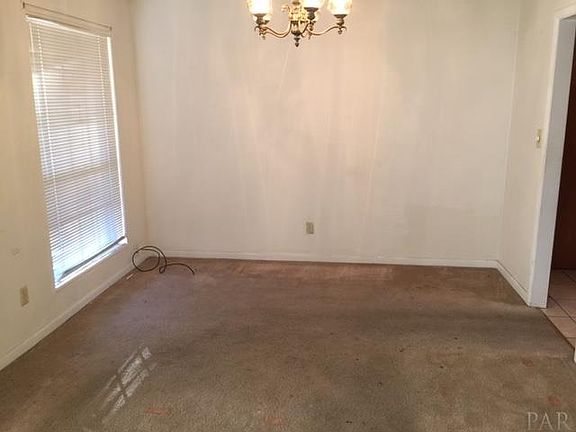 4th image of 806 Bloodworth Ln