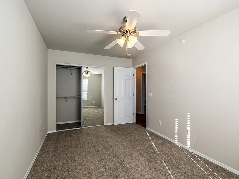 Sandstone Heights Apartments — Photo 25