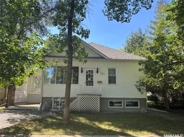211 Aspen Street, Maple Creek, SK S0N 1N0