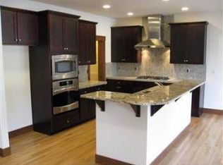 1899 10th Ave NE, Issaquah, WA 98029