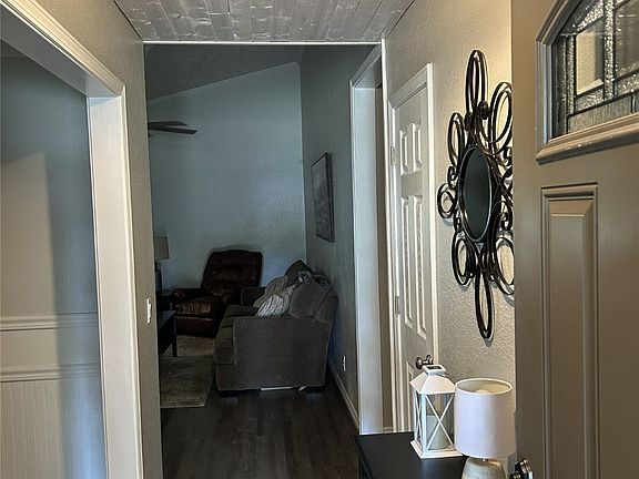 4th image of 2809 E Vancouver St