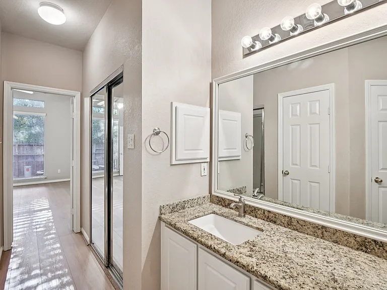 27 Endor Forest Pl — Photo 13