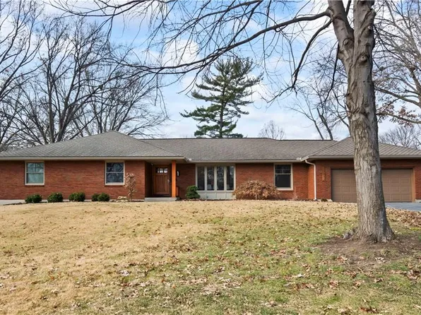 10332 Wenonga Ln, Leawood, KS 66206