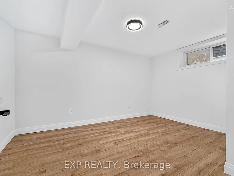 39 Treadgold Cres — Photo 16