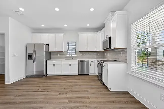 3 bed, 2.5 bath, 1657 sqft, $2,400 — Photo 4