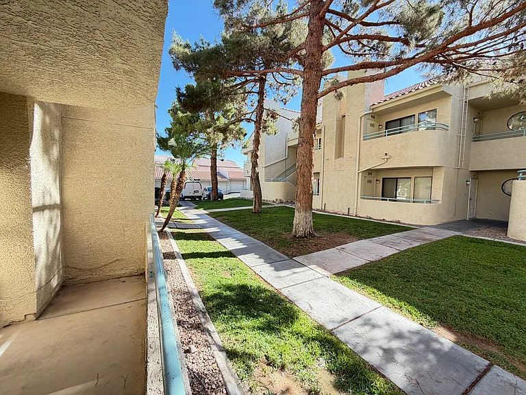 960 N Sloan Ln #104 — Photo 38