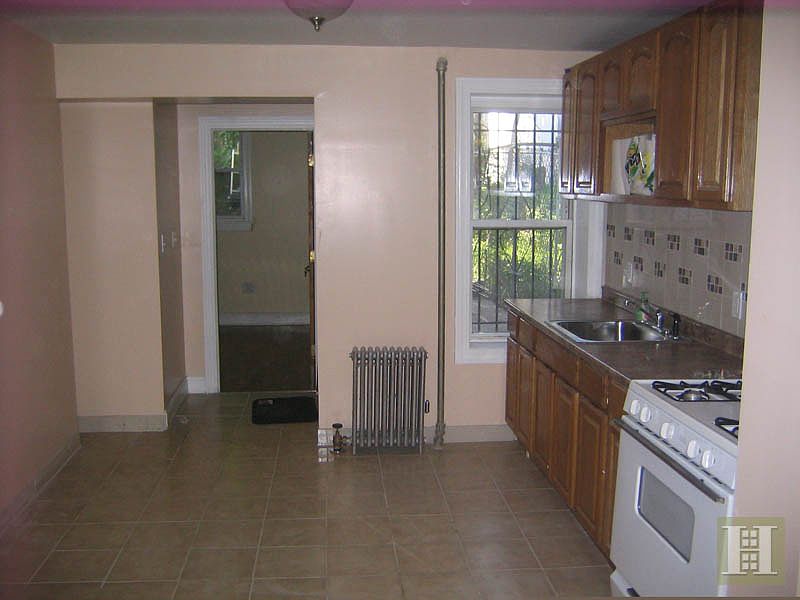 1st image of 415 Halsey St APT 1