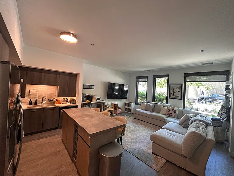 33 S Peoria St #9T — Photo 2