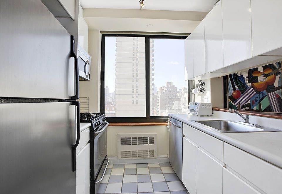 1st image of 1632 2nd Ave #1002