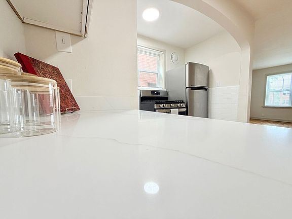 3rd image of 5306-5308 Jamieson Ave #5308-1S