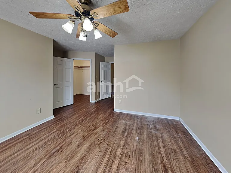 258 Longfellow Ln — Photo 9