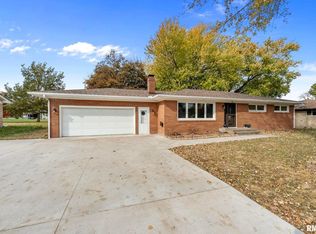 524 7th St W, Andalusia, IL