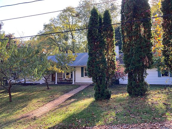 3rd image of 209 Dogwood Dr